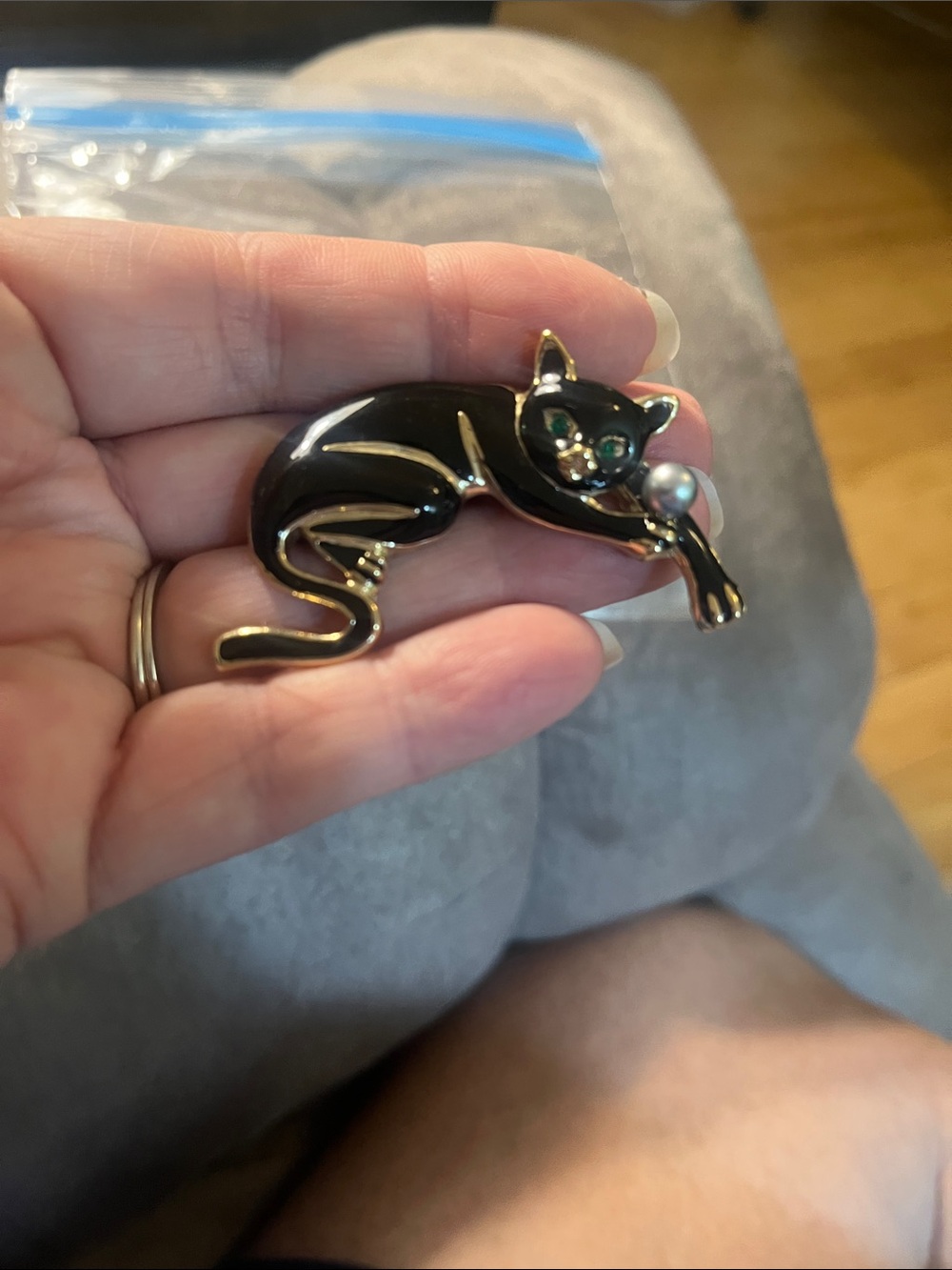 Black Cat enamel Brooch Pin with Pearl Accent - Unbranded 1943